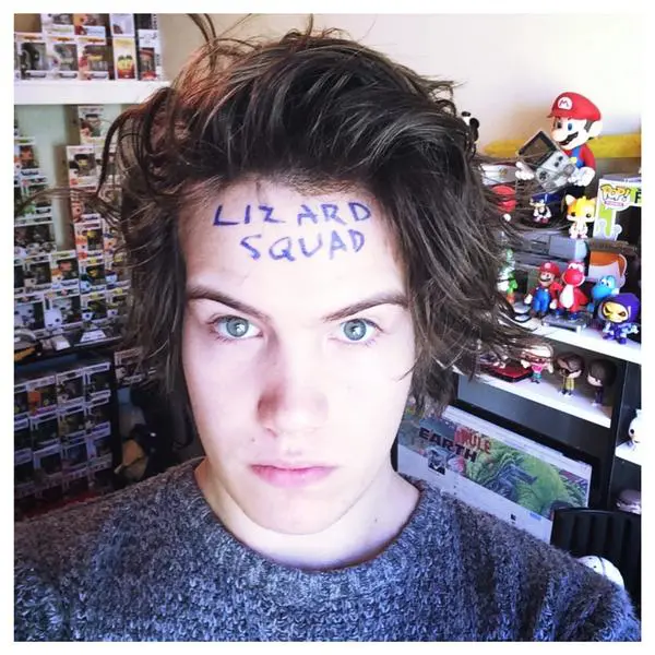 maxmoefoe with the words lizard squad on his forehead